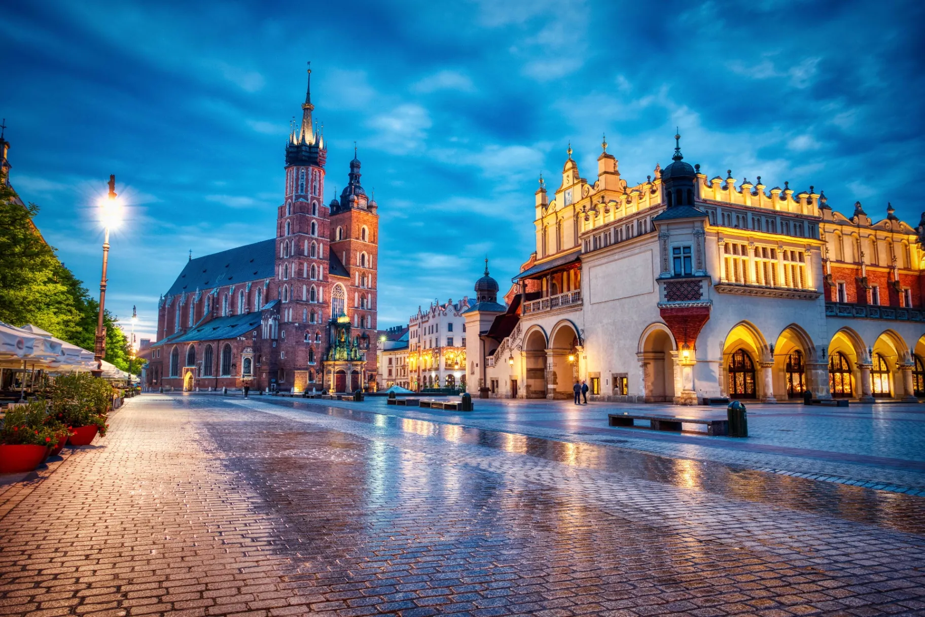 Kraków market square at dusk
